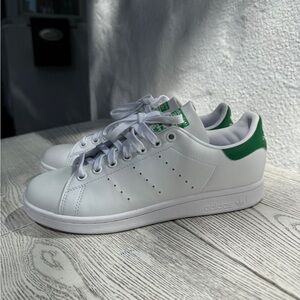 Adidas Stan Smith white/green sneakers. NWOT